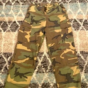 Urban outfitters camo pants size M